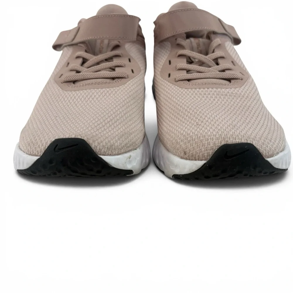 Nike Revolution 5 FlyEase Pink Rose Gold Running Shoes Women's Size 10
